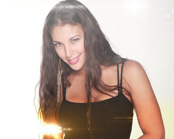 Ana Lucía Silva en Mundos Opuestos