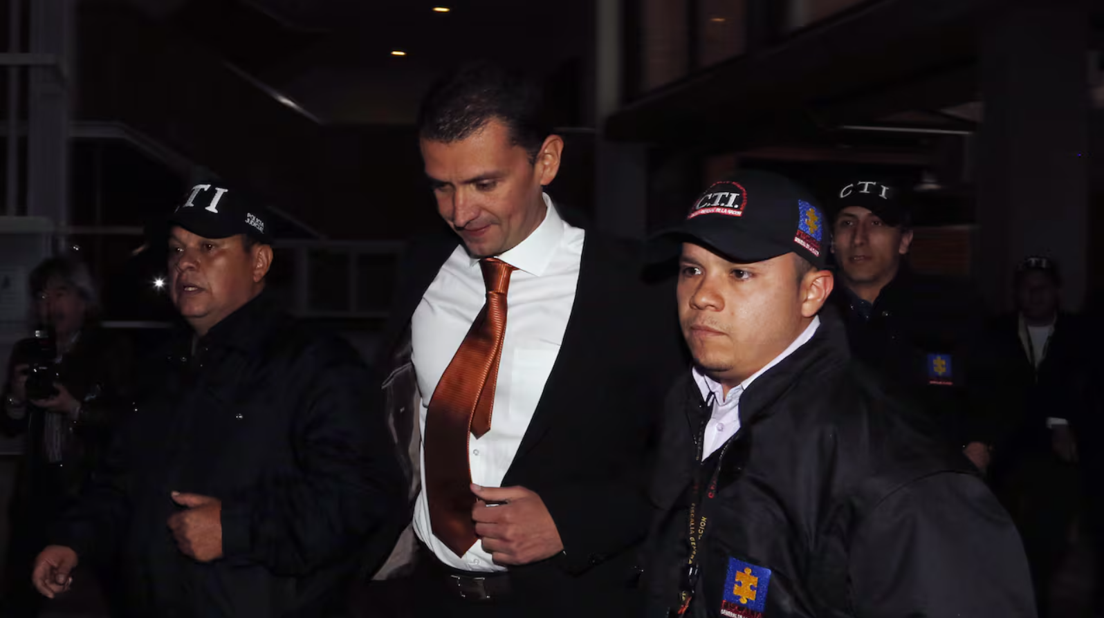 Capturan a Emilio Tapia: juez ordena su regreso a prisión por incumplir proceso de resocialización en el caso del ‘carrusel de contratos Capturan a Emilio Tapia: juez ordena su regreso a prisión por incumplir proceso de resocialización en el caso del ‘carrusel de contratos