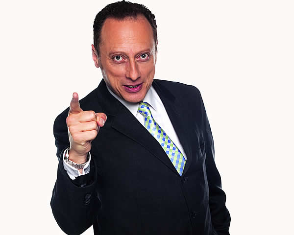 Carlos Serrato es Javier Álvarez Carlos Serrato es Javier Álvarez