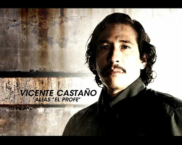 Elkin Díaz es Vicente Castaño alias “El Profe” en “Tres Caines” Elkin Díaz es Vicente Castaño alias “El Profe” en “Tres Caines”