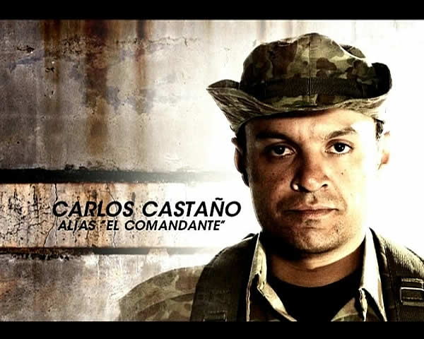 Julián Román es Carlos Castaño alias “El Comandante” en “Tres Caines” Julián Román es Carlos Castaño alias “El Comandante” en “Tres Caines”