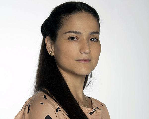 Juliana Posso es Delfina Castaño en "Tres Caínes" Juliana Posso es Delfina Castaño en "Tres Caínes"