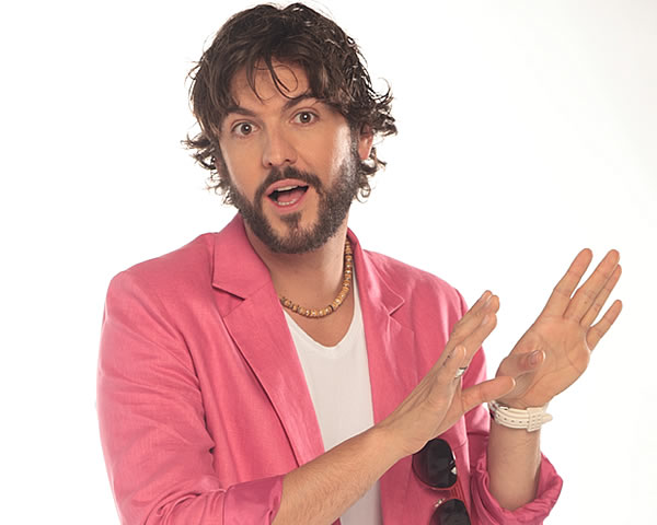 Rodrigo Candamil es Lucas de la Rosa en Casa de Reinas