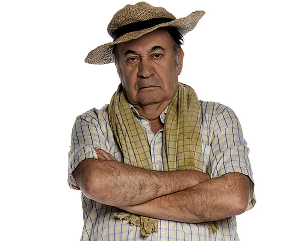 Luis Fernando Múnera es Jesús Castaño Gil en "Tres Caínes" Luis Fernando Múnera es Jesús Castaño Gil en "Tres Caínes"