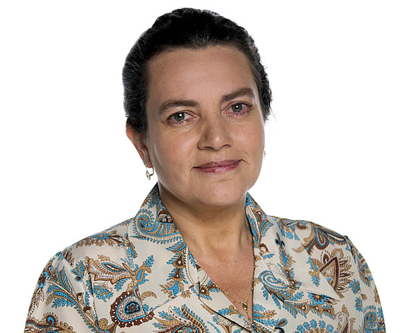 Luz Estela Luengas es Rosa de Castaño en "Tres Caínes" Luz Estela Luengas es Rosa de Castaño en "Tres Caínes"