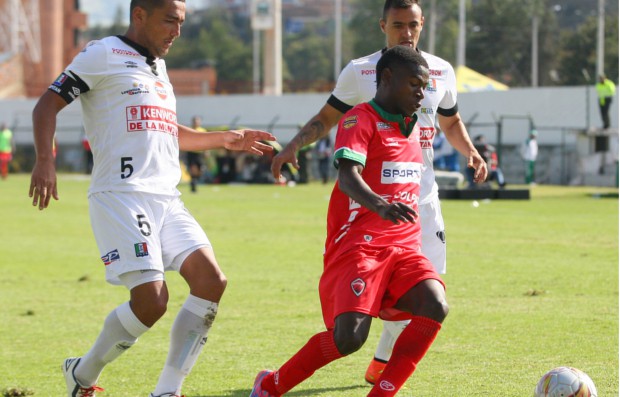 Los “inocentes” regalos de dos jugadores al DT del Once Caldas Flabio Torres, $4 millones de pesos y un reloj por el mismo valor Los “inocentes” regalos de dos jugadores al DT del Once Caldas Flabio Torres, $4 millones de pesos y un reloj por el mismo valor